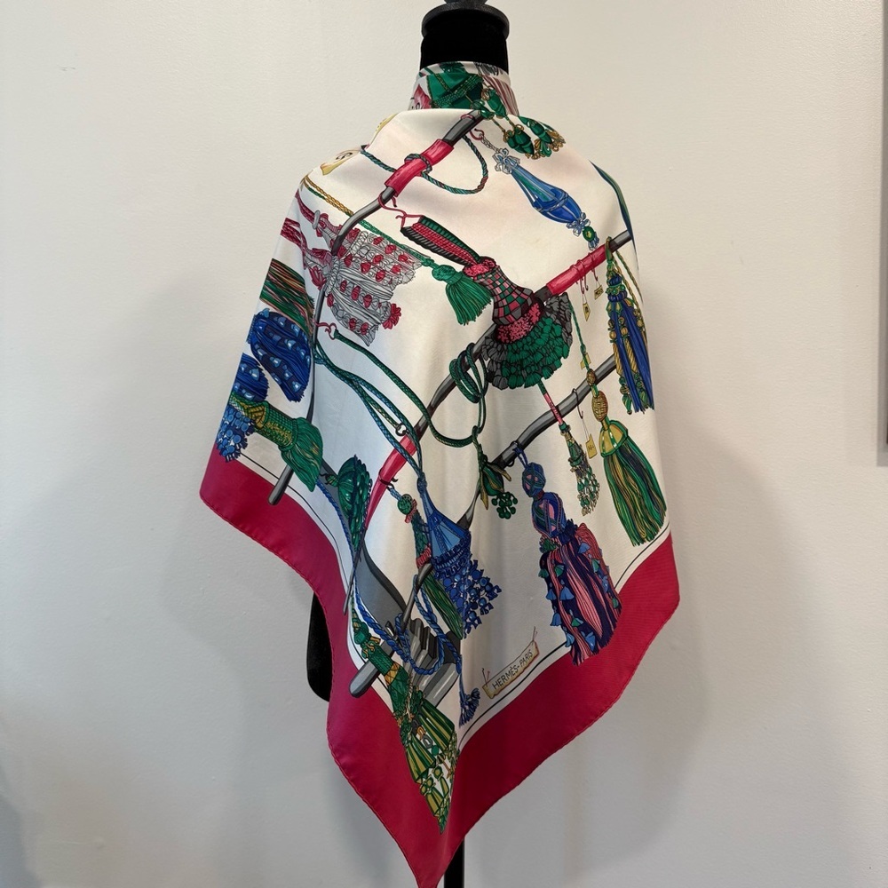 Hermes Silk Scarf 90 Carré Red Green Hand Rolled Made in France - Picture 2 of 12
